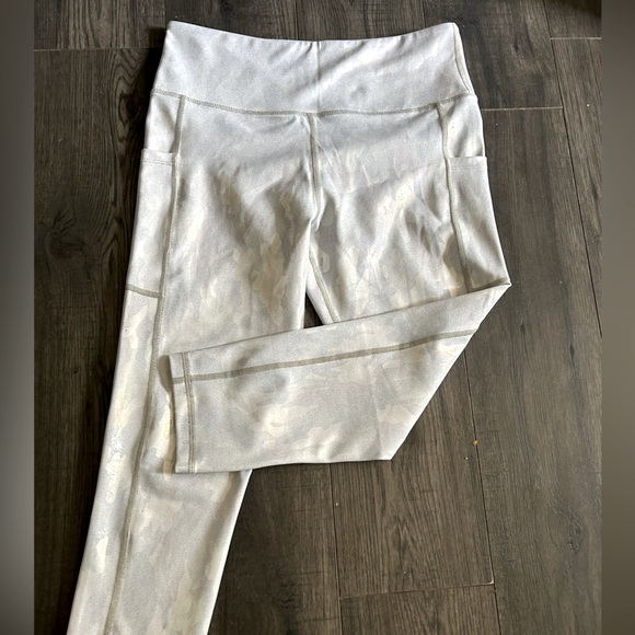 ZYIA silver camo metallic pocket “Light n Tight” women’s size 8/10 - Picture 3 of 7